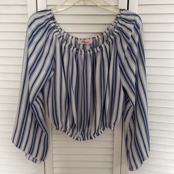 Blue and white pinstriped crop top - Picture 2 of 3